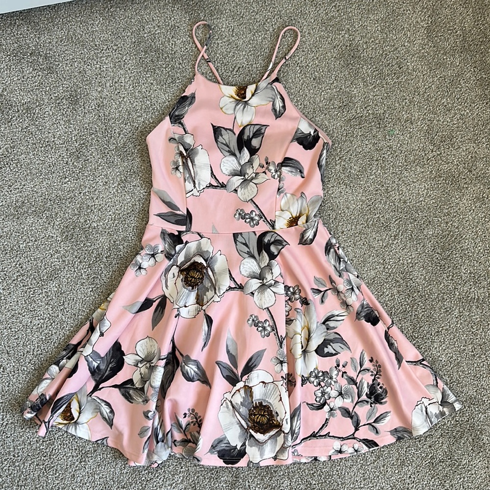 Pink floral sun dress 🌸